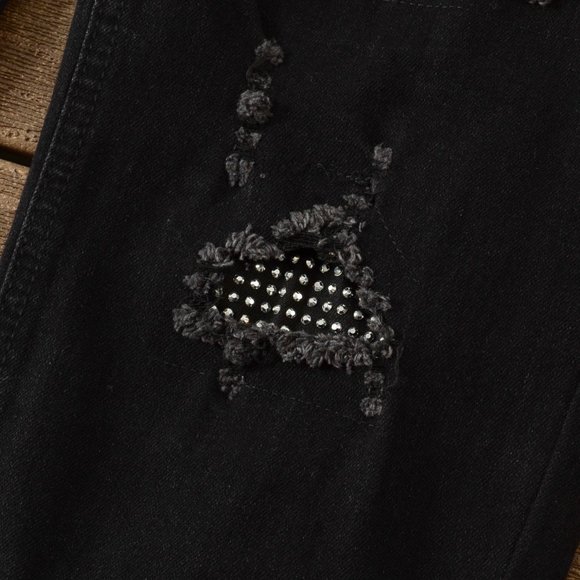 AMIRI Fashionable Riveted Ripped Jeans - Picture 11 of 14